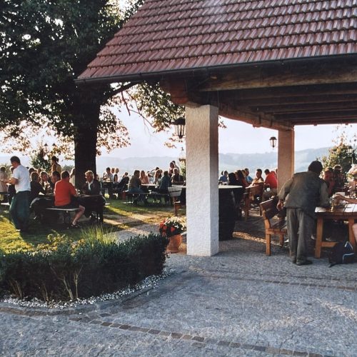 Erste Gäste, erste Sonnenuntergänge